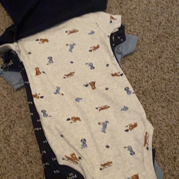 4 brand new onesies - Picture 4 of 5
